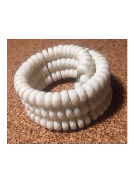 Jewelry - Vintage Memory Coil White Bead Bracelet